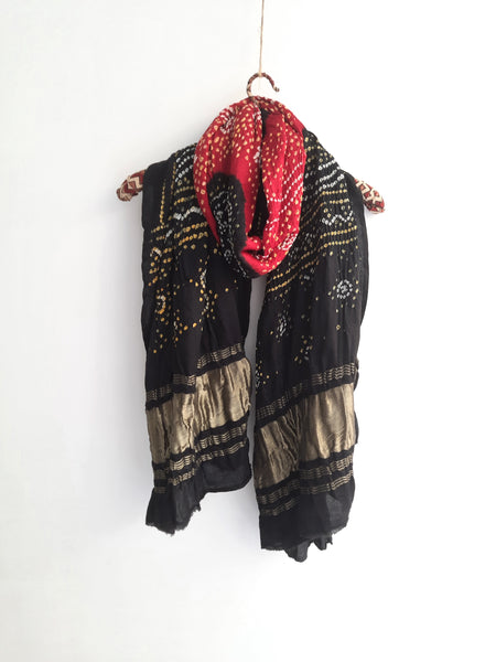 Bandhani gajji silk dupatta in black and red color.