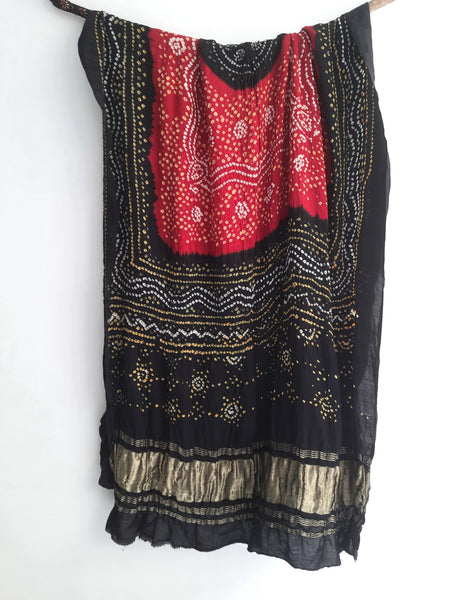 Bandhani gajji silk dupatta in black and red color.